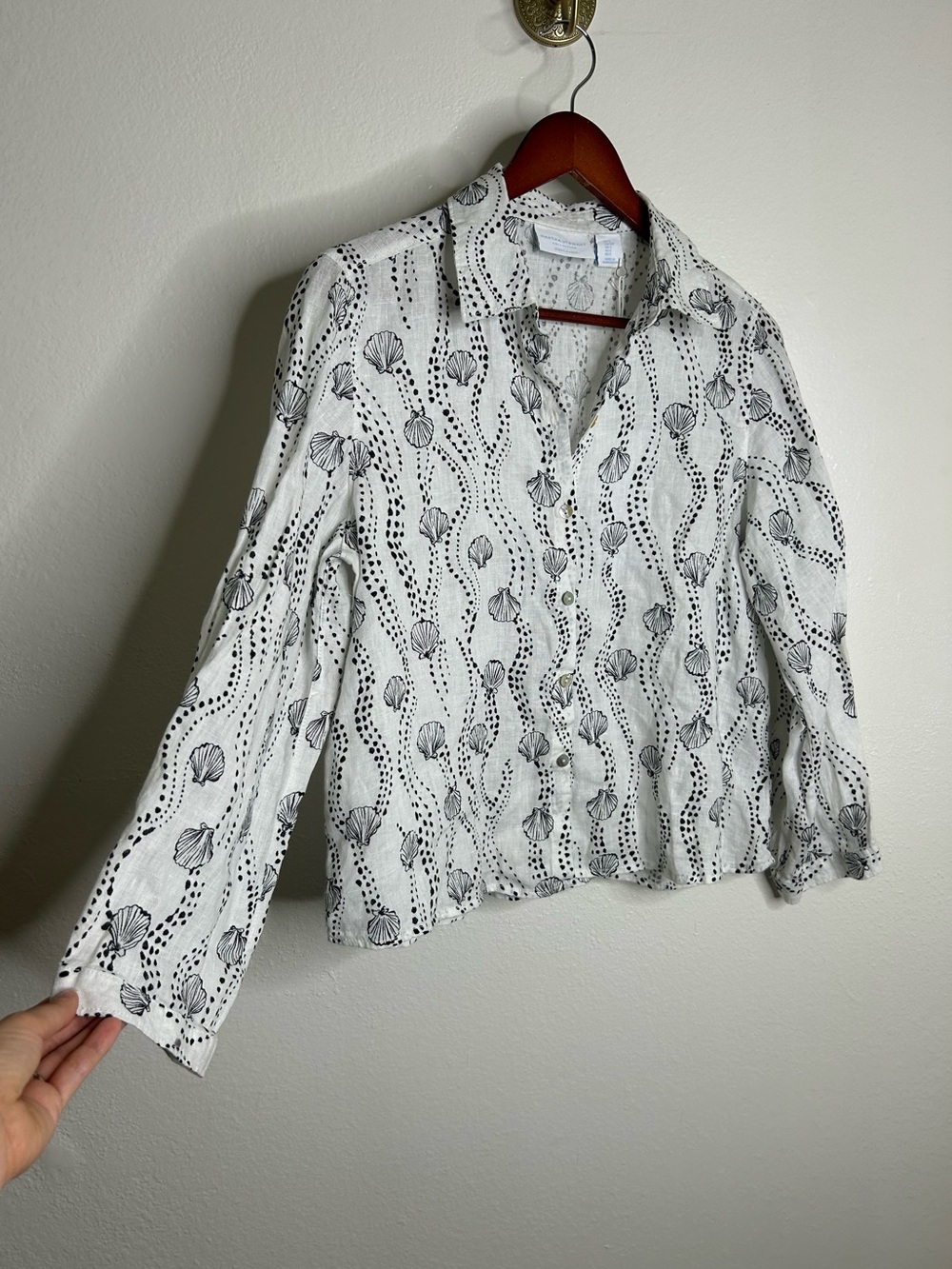 NWT 100% Linen Seashell Black Ocean Print Button Down Long Sleeve Shirt
